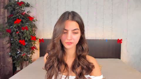 Snapshot of milana_crystal_ chatting on December 26, 11:21 am Milana online show from December 26, 11:21 am