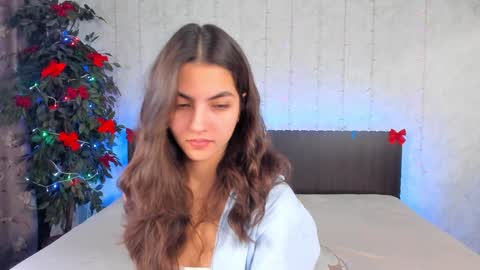 Snapshot of milana_crystal_ chatting on December 27, 8:13 am Milana online show from December 27, 8:13 am