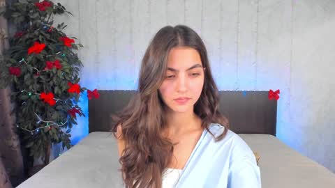 Snapshot of milana_crystal_ chatting on December 27, 11:17 am Milana online show from December 27, 11:17 am