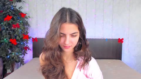 Snapshot of milana_crystal_ chatting on December 29, 8:11 am Milana online show from December 29, 8:11 am