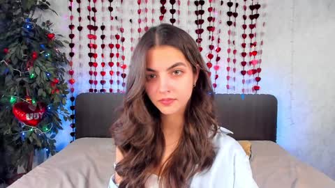 Snapshot of milana_crystal_ chatting on February 6, 11:21 am Milana online show from February 6, 11:21 am