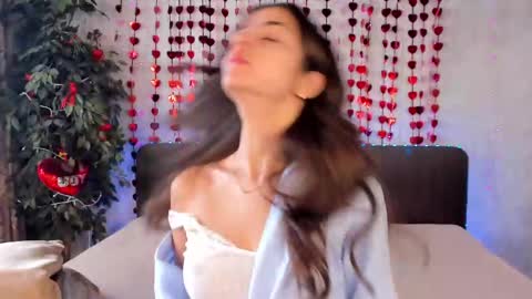 Snapshot of milana_crystal_ chatting on February 16, 8:21 am Milana online show from February 16, 8:21 am