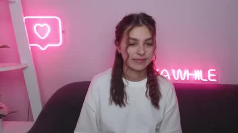 milanaangelas online show from December 6, 6:04 am