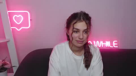 milanaangelas online show from December 6, 10:27 am