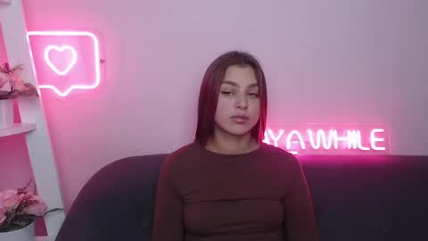 milanaangelas online show from December 9, 8:44 am