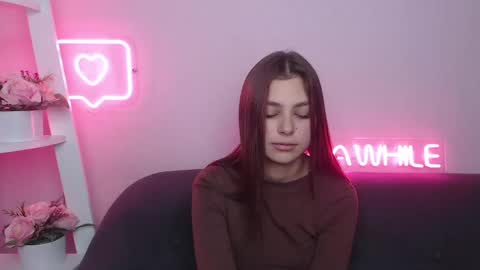 milanaangelas online show from December 9, 11:47 am