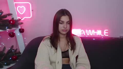 milanaangelas online show from December 15, 8:52 am