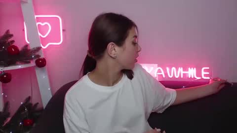 milanaangelas online show from December 16, 10:29 am