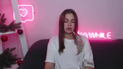 milanaangelas online show from December 22, 10:49 am