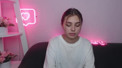 milanaangelas online show from February 1, 8:50 am