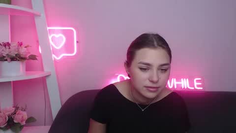 milanaangelas online show from February 9, 5:40 am