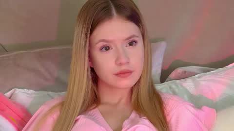 MilanaBalmain online show from November 15, 6:33 am