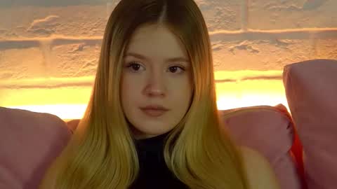 MilanaBalmain online show from December 1, 4:39 am