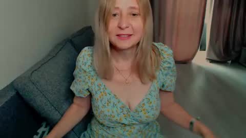 Snapshot of milanav chatting on June 19, 7:01 am Milena online show from June 19, 7:01 am