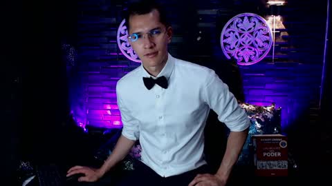 milandavid1 online show from March 24, 6:46 pm