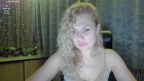 Snapshot of milanna_x chatting on October 12, 8:52 pm milanna_x online show from October 12, 8:52 pm