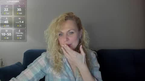 Snapshot of milanna_x chatting on November 11, 7:03 pm milanna_x online show from November 11, 7:03 pm