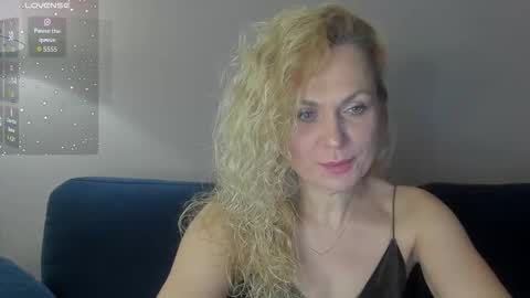 Snapshot of milanna_x chatting on November 22, 6:18 pm milanna_x online show from November 22, 6:18 pm