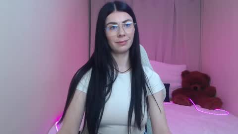 Snapshot of milasecretsss chatting on May 8, 7:25 am milasecretsss online show from May 8, 7:25 am
