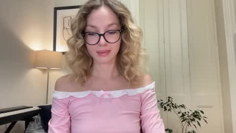 Mila online show from October 21, 4:08 pm