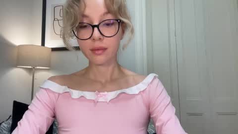 Mila online show from November 11, 3:34 pm