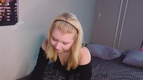 Mila online show from September 17, 4:03 am