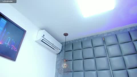 Snapshot of mile_u chatting on February 4, 3:54 am Milena online show from February 4, 3:54 am