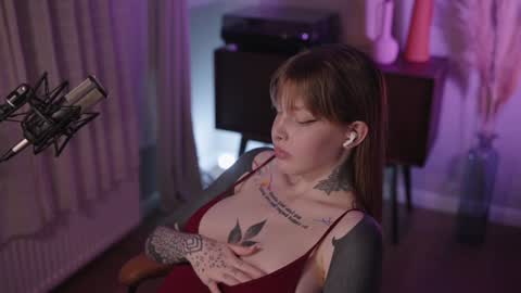 Snapshot of mileeena chatting on December 2, 7:27 pm M  Telegram mamagotachannel online show from December 2, 7:27 pm