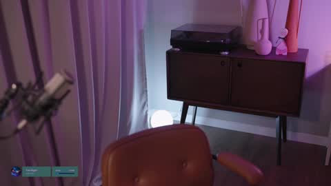 Snapshot of mileeena chatting on December 9, 6:03 pm M  Telegram mamagotachannel online show from December 9, 6:03 pm