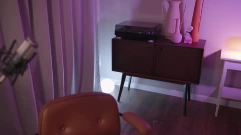 Snapshot of mileeena chatting on December 11, 12:23 pm M  Telegram mamagotachannel online show from December 11, 12:23 pm