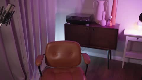 Snapshot of mileeena chatting on December 19, 2:24 pm M  Telegram mamagotachannel online show from December 19, 2:24 pm