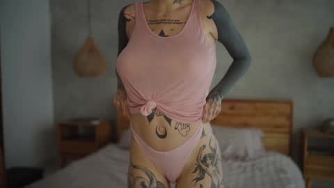 Snapshot of mileeena chatting on February 4, 10:10 am M  Telegram mamagotachannel online show from February 4, 10:10 am