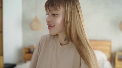 Snapshot of mileeena chatting on February 5, 8:21 am M  Telegram mamagotachannel online show from February 5, 8:21 am