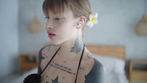 Snapshot of mileeena chatting on February 9, 5:19 am M  Telegram mamagotachannel online show from February 9, 5:19 am