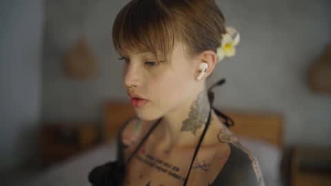 Snapshot of mileeena chatting on February 9, 8:22 am M  Telegram mamagotachannel online show from February 9, 8:22 am