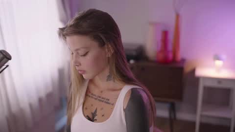 Snapshot of mileeena chatting on March 1, 1:07 pm M  Telegram mamagotachannel online show from March 1, 1:07 pm