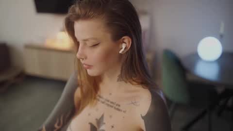 Snapshot of mileeena chatting on September 21, 12:07 pm M  Telegram mamagotachannel online show from September 21, 12:07 pm