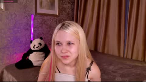 Mia online show from April 26, 3:42 pm