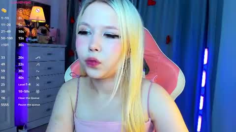 Snapshot of milemissyy chatting on June 27, 11:04 am Mia online show from June 27, 11:04 am
