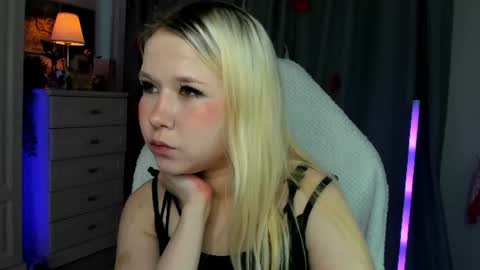 Snapshot of milemissyy chatting on July 16, 9:37 am Mia online show from July 16, 9:37 am