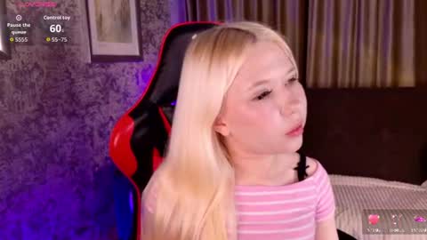 Snapshot of milemissyy chatting on August 2, 3:32 pm Mia online show from August 2, 3:32 pm
