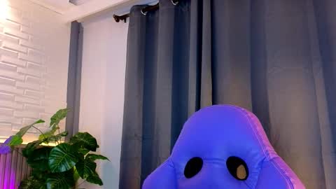 Snapshot of milena_lawson chatting on October 25, 11:40 am milena_lawson online show from October 25, 11:40 am