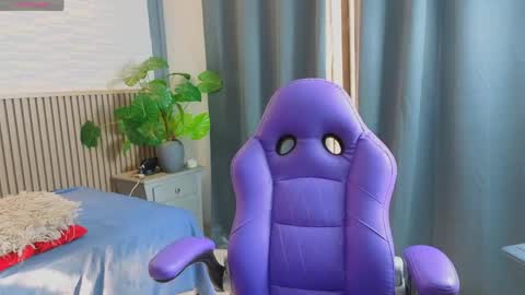 milena_lawson online show from April 17, 12:30 pm