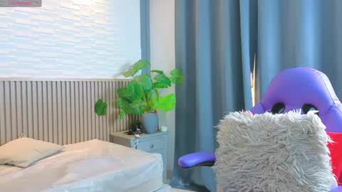 milena_lawson online show from April 25, 12:41 pm