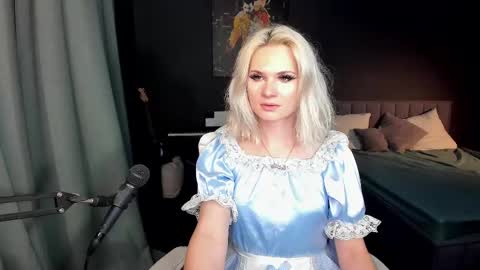 Snapshot of milena_marshmallows chatting on March 1, 8:10 pm Milena online show from March 1, 8:10 pm
