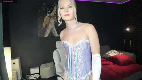Snapshot of milena_marshmallows chatting on April 30, 12:28 am Milena online show from April 30, 12:28 am
