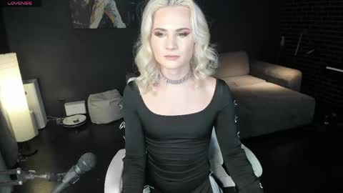 Snapshot of milena_marshmallows chatting on May 4, 1:45 am Milena online show from May 4, 1:45 am