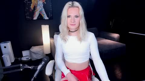 Snapshot of milena_marshmallows chatting on May 23, 7:13 am Milena online show from May 23, 7:13 am