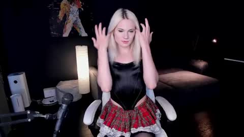 Snapshot of milena_marshmallows chatting on May 26, 5:25 am Milena online show from May 26, 5:25 am