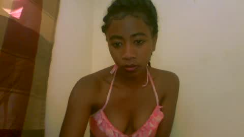 Snapshot of milennah chatting on May 23, 7:56 am milennah online show from May 23, 7:56 am